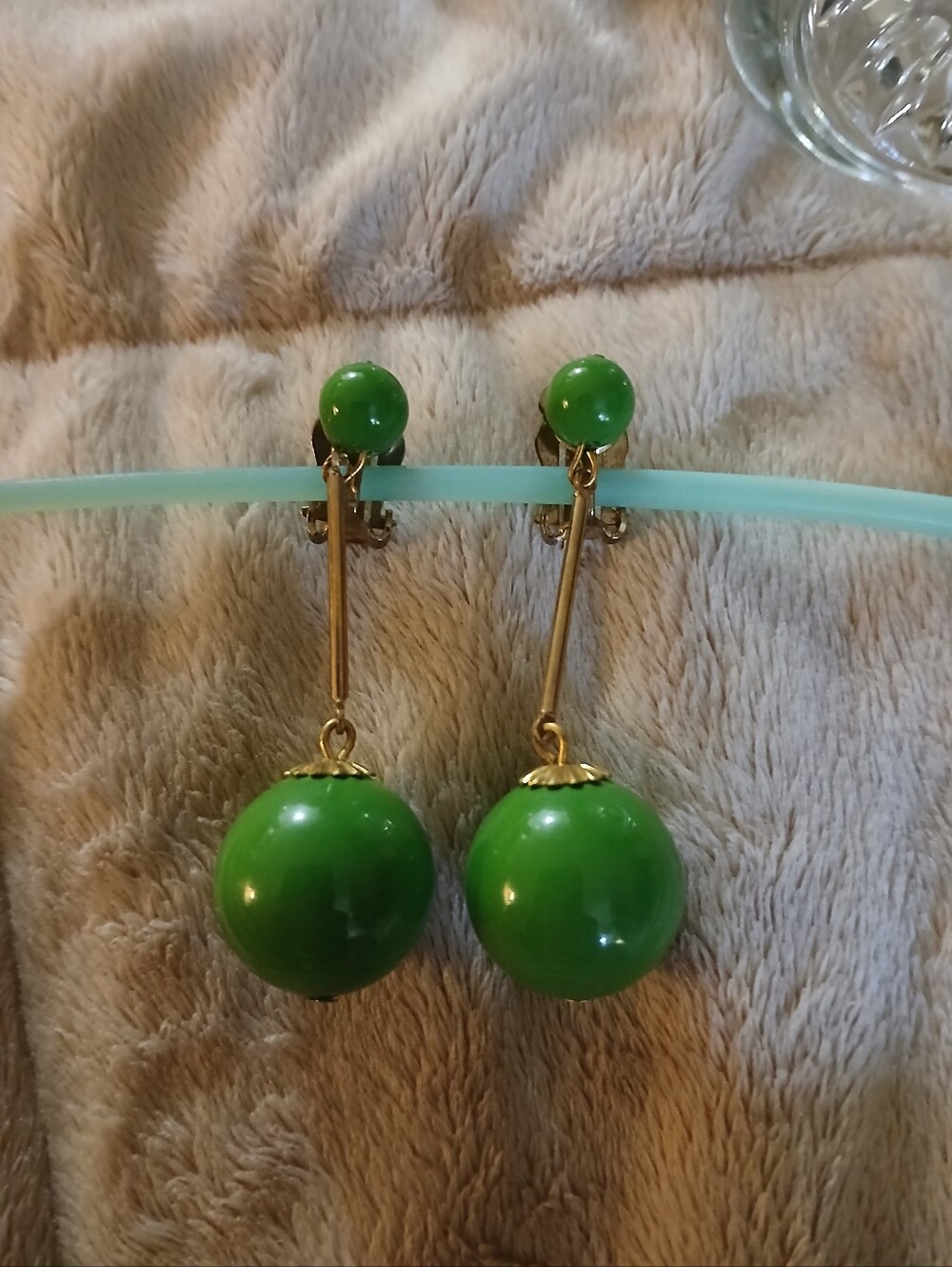 Vintage Vibrant Apple Green Ball Drop Earrings Clip On - Picture 3 of 10